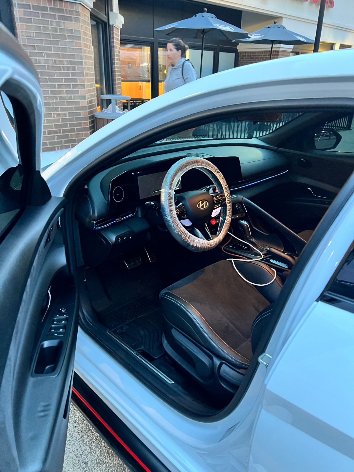 Hyundai interior after detail with clean leather seats and dashboard
